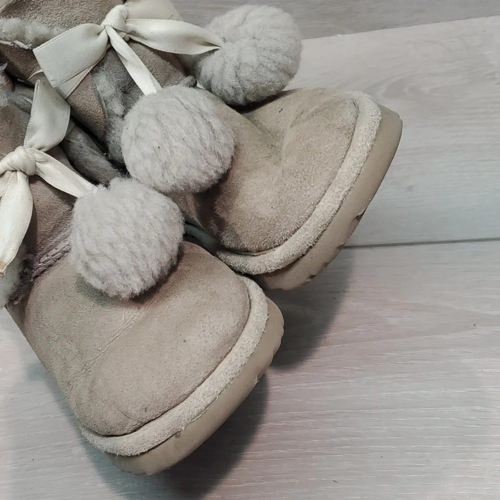 Ugg Australia Kids Girls Gita Pom Pom Leather Sheepskin Boots shoes sz 11